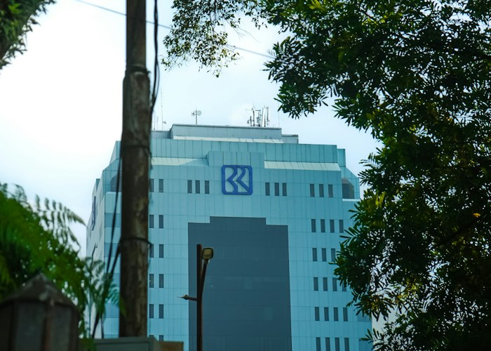 Modern office building representing banking and finance critical power